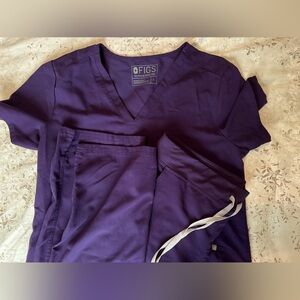 Figs Lg purple two pocket top with Lg tall Kade pants
